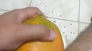 Ein Frühstück von papaya mit milch 🤤 genießen