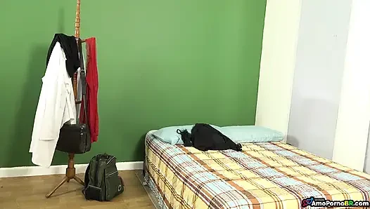 Hain ortak. Aldatılan adamın evinde kalmanın yanı sıra karısını sikiyor