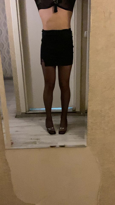 Shemale bathroom show