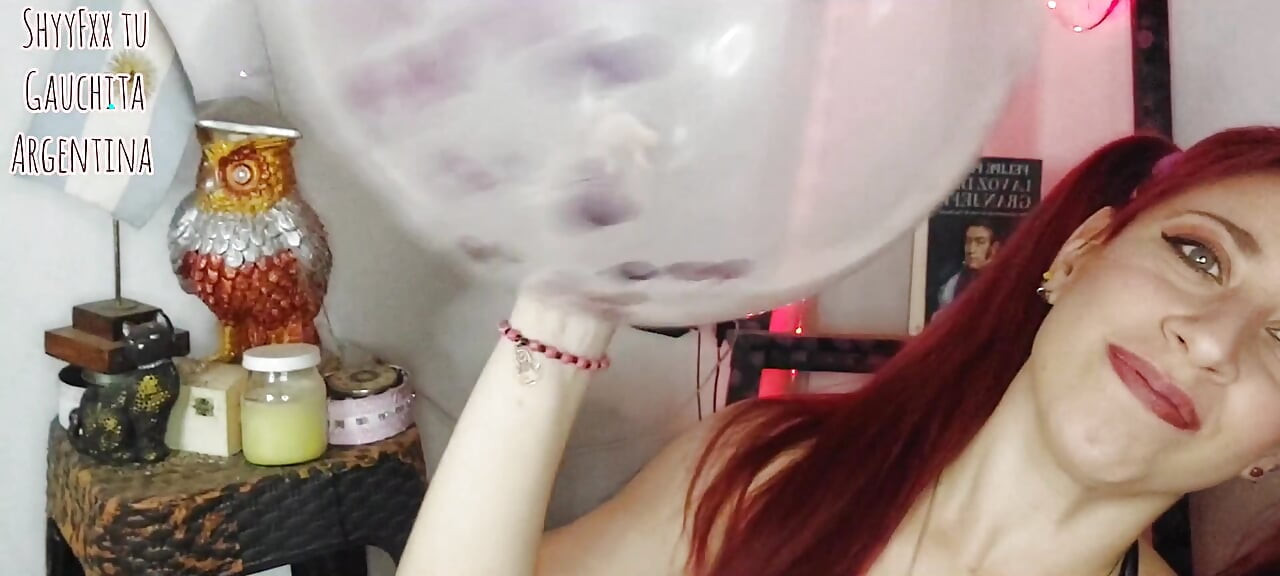 ShyyFxx reibt und knallt mit ihrem arsch auf!