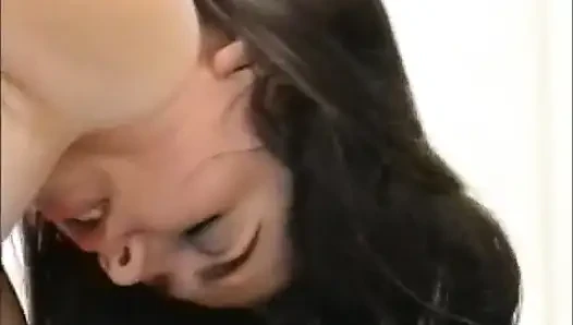 Memek berbulu gadis remaja rambut cokelat dientot habis-habisan sampai dicrot di dalam