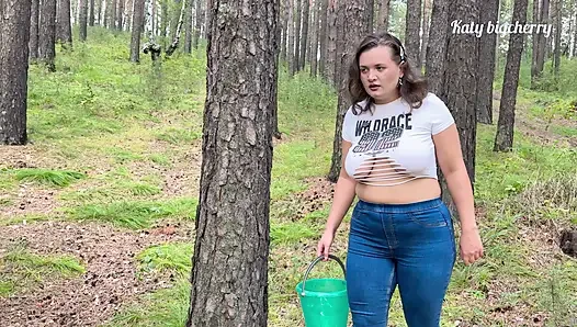 Stiefmutter erwischt stiefsohn beim masturbieren beim wandern im wald