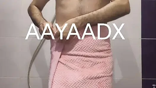 Aayaadx - usta için canlı göt oyunu ve sabun duşu