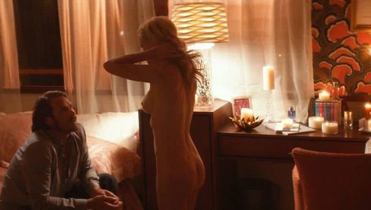 Angela Kinsey in scena nuda in &#39;Half Magic&#39; su Scandalplanetcom