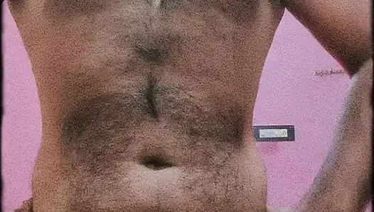 Hunk erkek mastürbasyon yapıyor ve yarakla oynuyor ve üvey kız kardeşini görüntülü görüşmede sikiyor