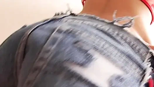 Молодая худенькая азиатская девушка с маленькими сиськами заставляет тебя наслаждаться красивым членом