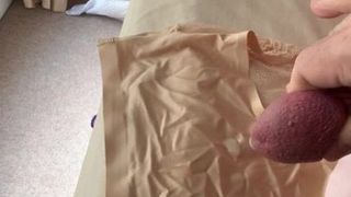 Hübsches rosa Höschen-Sperma mit Schleife