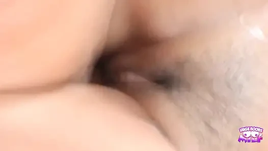 Setelah ini jalang super menakjubkan selesai berolahraga pelatihnya menidurinya di bangku cadangan.