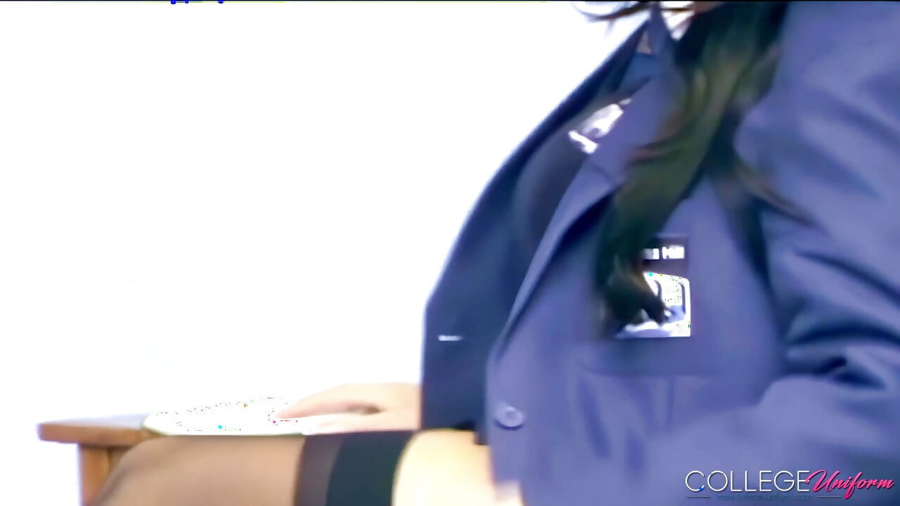 Meias e uniforme com Fiona G