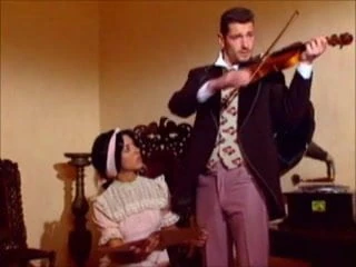 Le enseno a tocar el violin (y ella a cambio me la chupa)