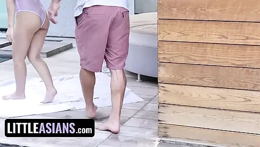 Little Asians - азиатка с большими сиськами Jade Kush получает ее идеальное тело и тугую киску намазали маслом и трахнули