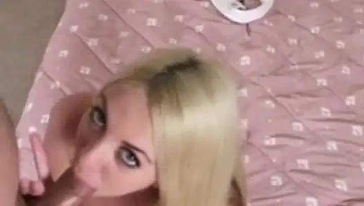 Obsesi oral si cantik rambut pirang