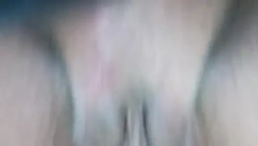 temanku muncrat banyak banget di ranjang