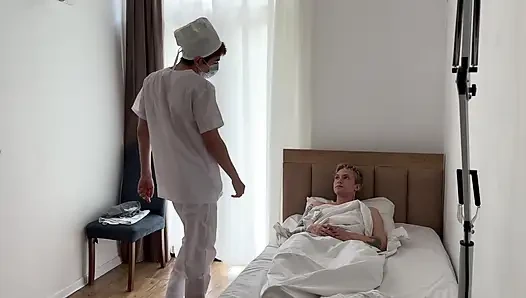 Doktor Tıbbi Muayeneyi Sert, Sınırsız Sekse Dönüştürüyor