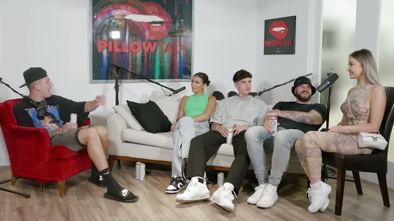Cam Holmes на, l с Эмили Фай Миллер