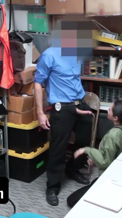 Shoplyfter - Asiática Magrinha e Travessa Jade Noir é Pega Roubando e é Disciplinada por Oficial Tarado | Clipe 1