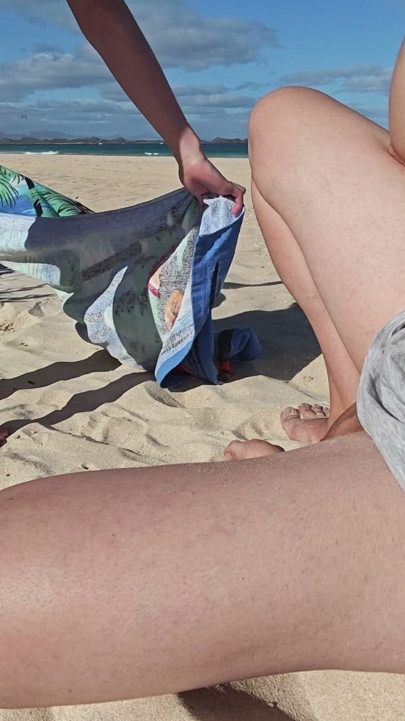 Very risky blowjob in public beach | Clip 1