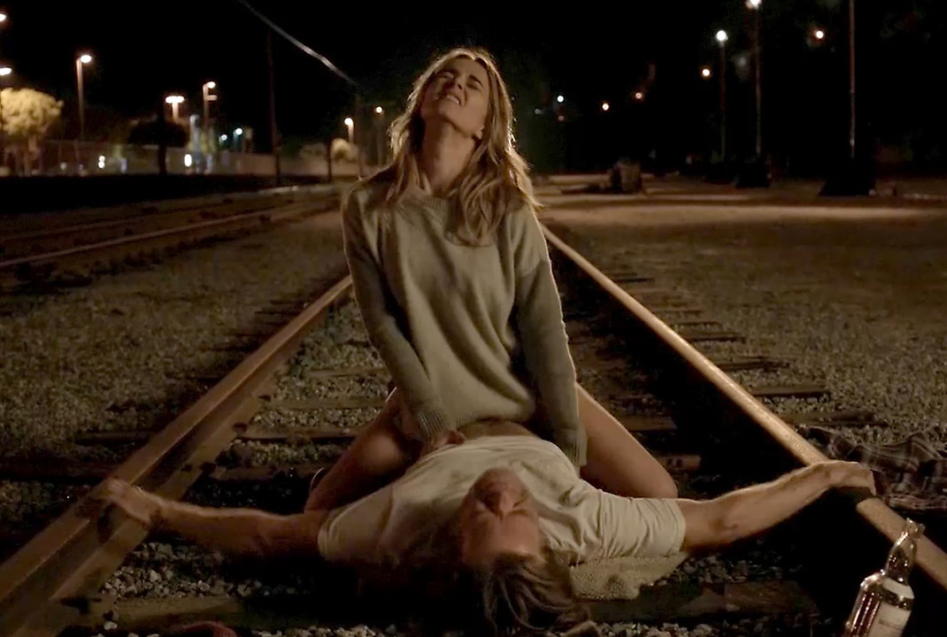 Bojana novakovic ขี่หนุ่มในรถไฟไร้ยางอาย