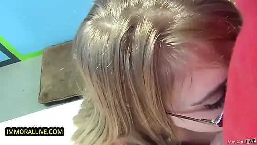 Şişman salı sikiş festivali 3 seksi sürtük ve 5 dejenere! Mutlu mardi gras