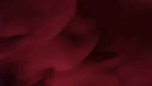 Kırmızı ışık 25 yaşındaki orta yaşlı seksi kadın amcığını dölle kaplıyor sürpriz fışkırtma