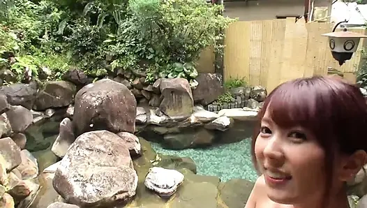 Selfie post von video-verleiher "Seira" - reise zu verschiedenen heißen quellen