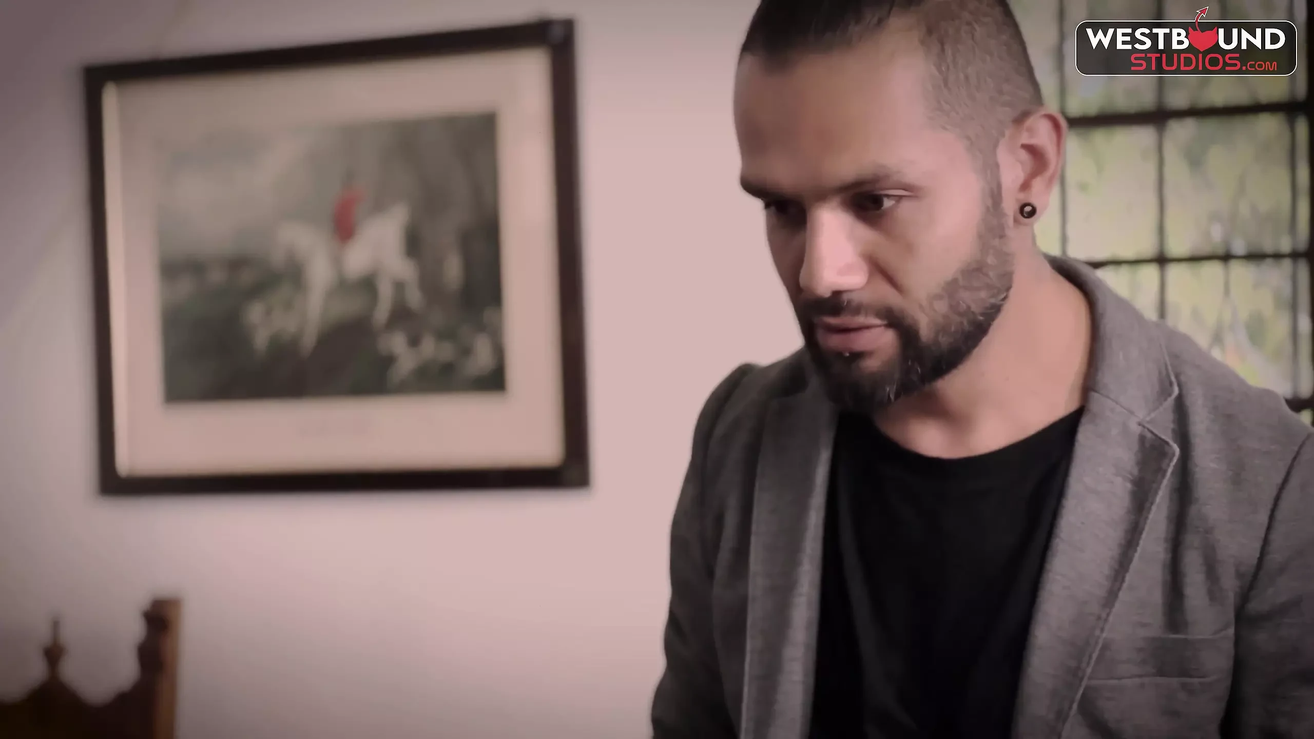 Η Λατίνα υπηρέτρια Christy Evans πιάστηκε να κλέβει και αναγκάστηκε να γαμήσει το αφεντικό και τον θετό γιο του.
