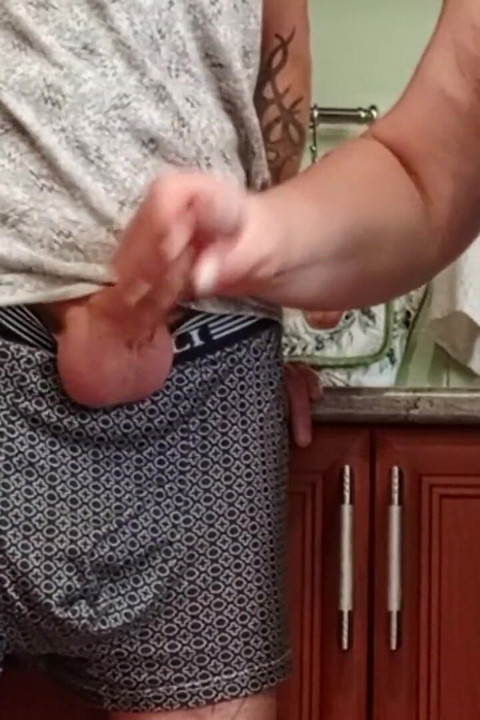 Stepmom Jerks off to a Cumshot Before Lunch