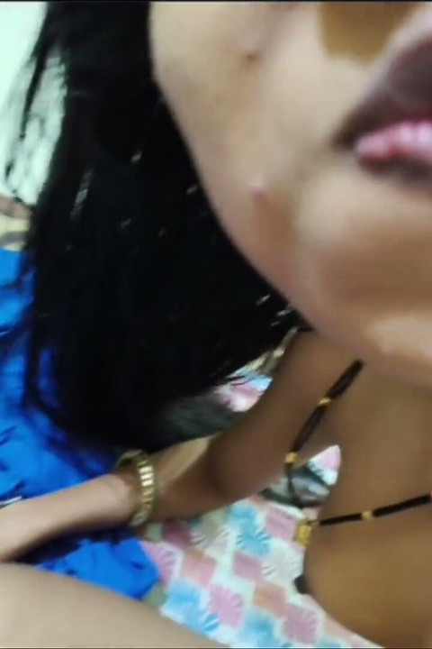 কালো শাড়িতে ভারতীয় শালী কাউগার্ল করছে