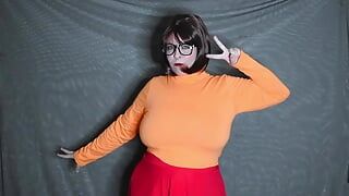 Косплей Velma раздевается