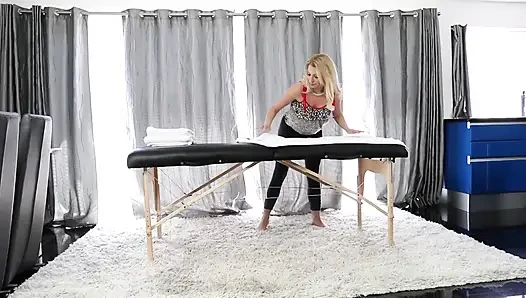 Jennifer'ın ateşli vücuduna masaj