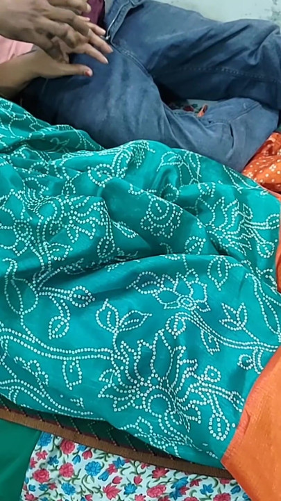 Step Sister and I Were Relaxing on the Bed When He Was Shocked to Think That I Suddenly Wanted to Have Sex with Him.