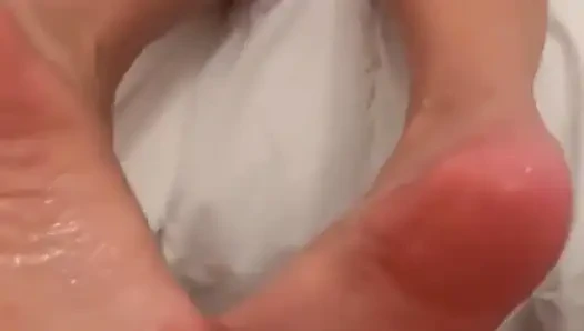 Для моих фут-фетишистов, вот я, ублажая тебя очень хорошо