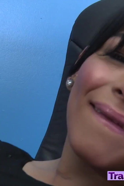 Fofa trans latina e seu pau fofo