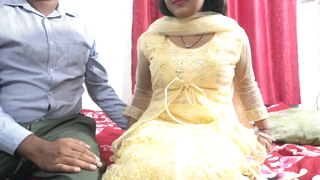 Hot indian girl saree with bra