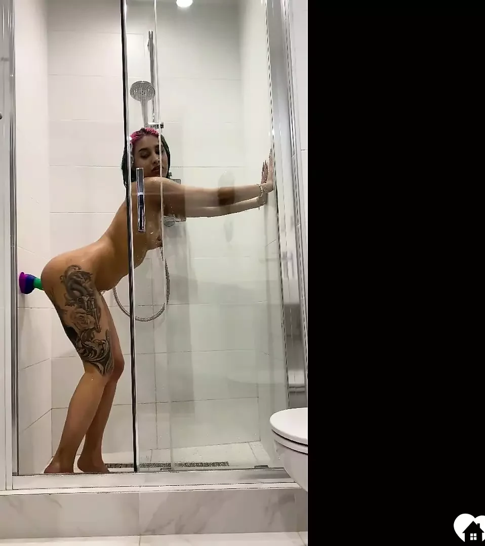 Tattooed teen gril fucking her sex toy in the shower