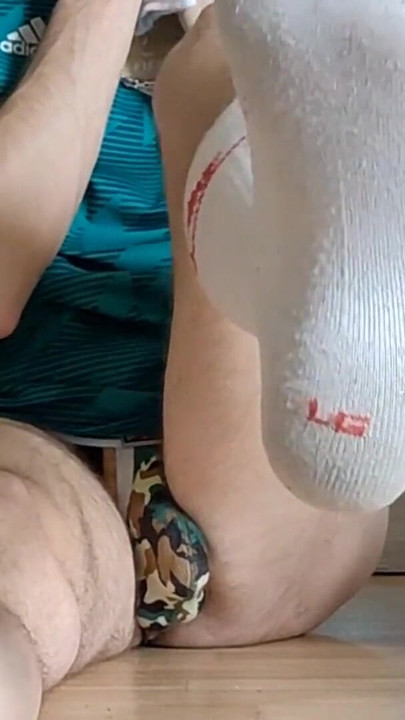 Ključni trenutak iz "(GER) Napaljeni nogometni dečko u smrdljivim NikeSocks pokazuje se za video"