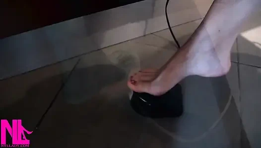 Я шлю босиком на мою швейную машину