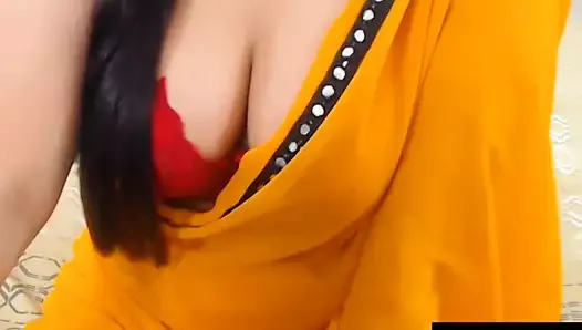 Сексуальная дези бхабхи в желтом сари