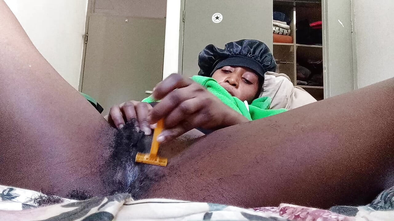 All man like clean pussy let's shave my pussy