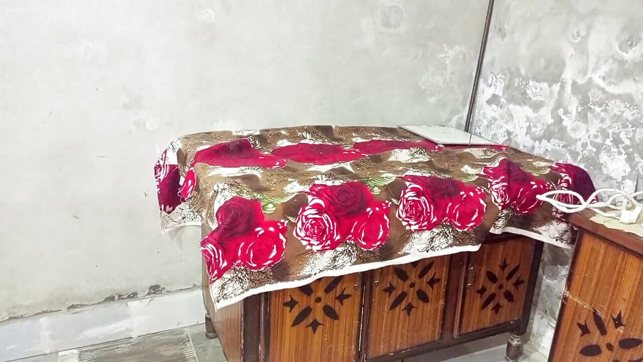 Din cauza transferului tatălui lui Komal, a fost ultima ei zi de curs și iubitul de la școală a început și el să facă sex
