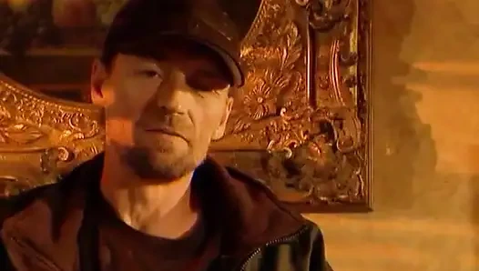 Фантастическую крошку с большими сиськами вспахали на улице