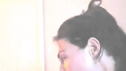 En ateşli orta yaşlı seksi kadınla başka bir harika sakso, yüz sikişi, gırtlağına kadar alma ve ağzına boşalma videosu
