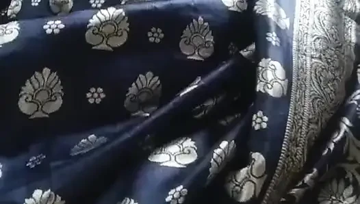 Your own aunty, shining in a saree