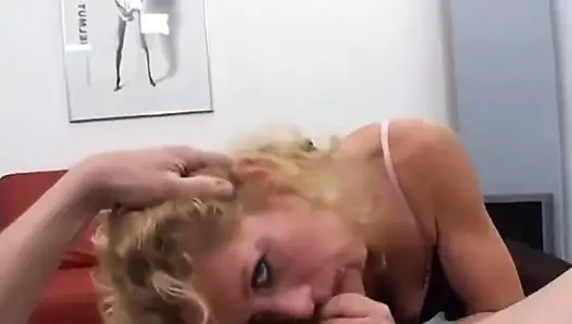 Vahşi yarak açğı onu kırıyor, merhamet yok, durmak yok, hiçbir şey durmuyor