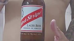 ビール瓶のお尻ファック - パート2