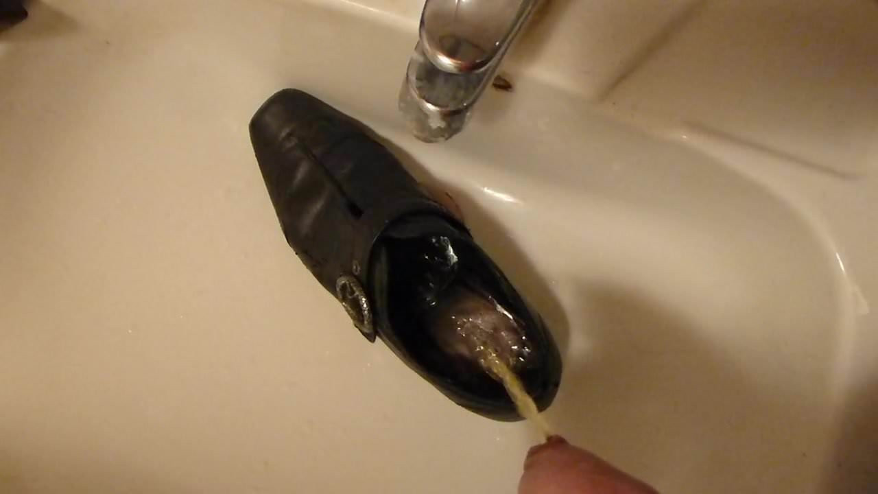 Piss in wifes black buckle shoe