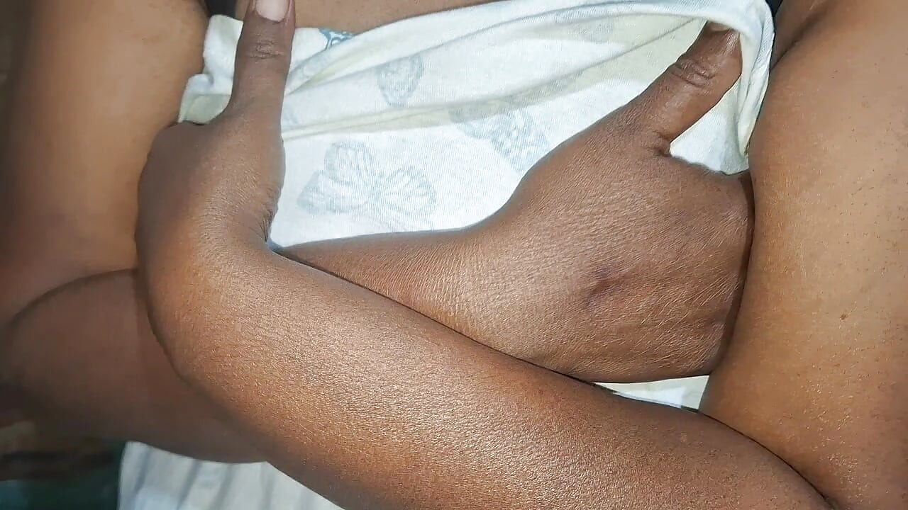 Mẹ kế nóng bỏng thực sự bộ ngực tự nhiên tuyệt vời