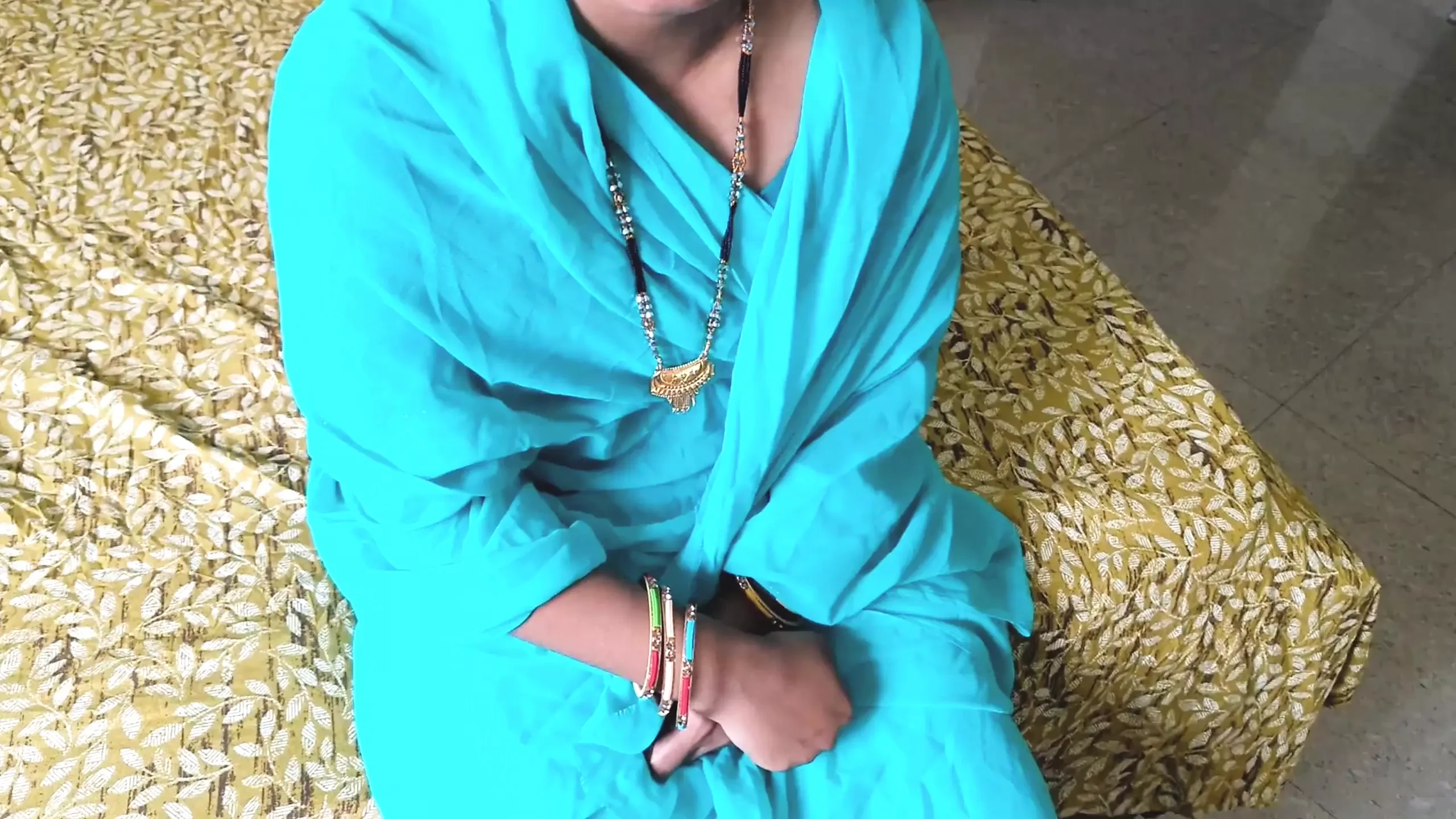 रक्षा बंधन पर भाभी गर पर अकेली थी और देवर जी ने भाभी को पेल दिया अकेले में चूदाई कर दी भाभी भी बहुत खुश हो गई इंडियन देसी भाभी विलेज सेक्स