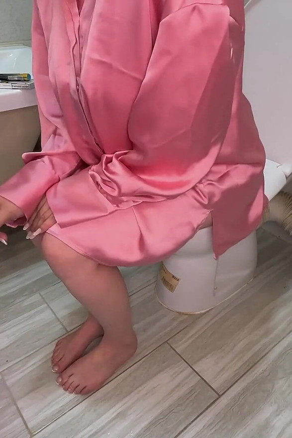 吸烟女神大声的厕所放屁