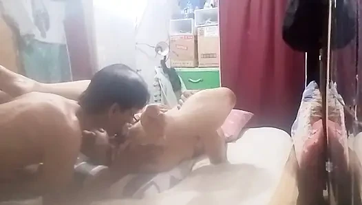 Мокрая киска моей жены